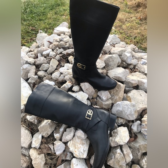 NWT, Michael Kors black boots. Size:9 / Length 15” w/ code no. SH18G - Picture 3 of 16